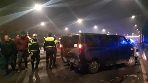 H­a­l­i­ç­ ­K­ö­p­r­ü­s­ü­­n­d­e­ ­a­r­t­ ­a­r­d­a­ ­2­ ­t­r­a­f­i­k­ ­k­a­z­a­s­ı­:­ ­4­ ­y­a­r­a­l­ı­ ­ ­-­ ­Y­a­ş­a­m­ ­H­a­b­e­r­l­e­r­i­